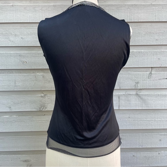 Womens Detailed V-neck Tank Top - Picture 3 of 4